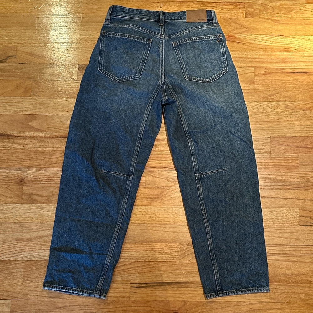 Madewell the darted barrel leg Jean - Picture 3 of 5